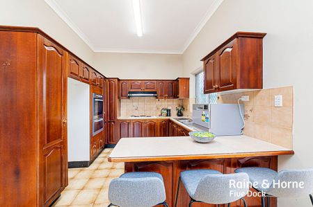 Superb 5 Bedroom Family Home | Extra Convenient Location - Photo 4
