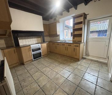 2 bedroom terraced house to rent - Photo 4