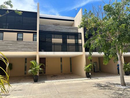 Hermoso Townhouse en Temozón con casa club y alberca en Renta - Photo 4