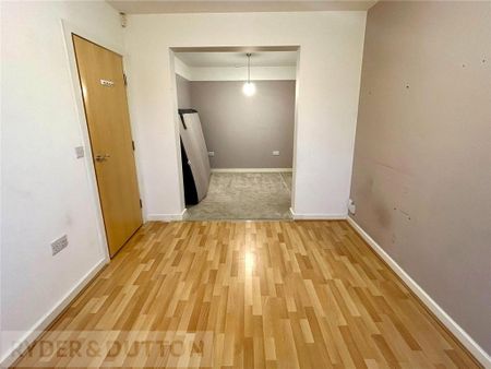 4 bedroom end of terrace house to rent - Photo 2