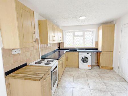 3 bedroom end of terrace house to rent - Photo 4