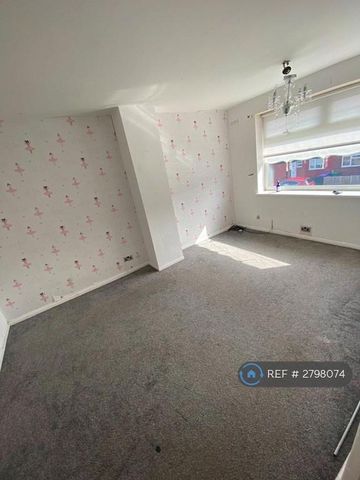 3 bedroom semi-detached house to rent - Photo 2