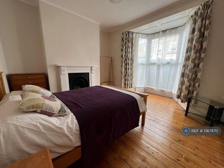 1 bedroom in a house share to rent - Photo 4