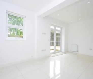 5 bedroom semi-detached house to rent - Photo 2