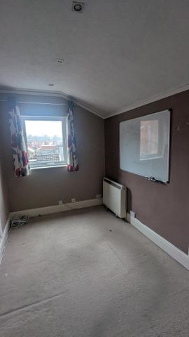 4 bedroom terraced house to rent - Photo 2