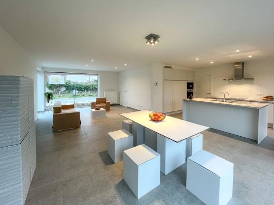 Ruime energiezuinige nieuwbouwwoning (type halfopen) (2024) met carport op 247m² gelegen te Houthulst. - Photo 1