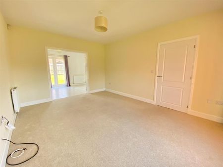 5 bedroom detached house to rent - Photo 3
