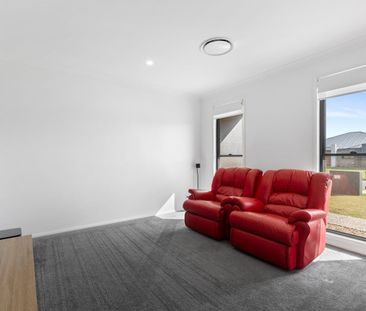 Executive Near New Home with Ducted Air Conditioning - Photo 1