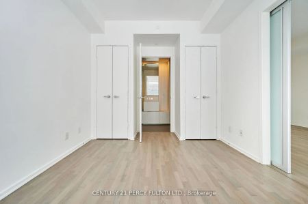 1 Bloor Street E ##313 - Photo 5