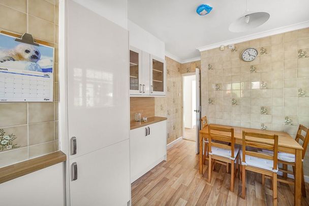 3 bedroom semi-detached bungalow to rent - Photo 1