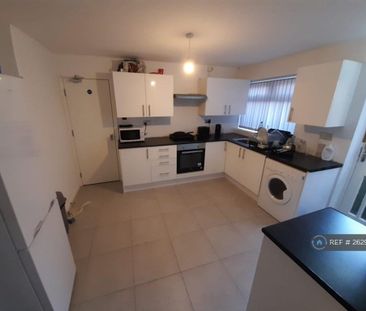 1 bedroom in a house share to rent - Photo 5