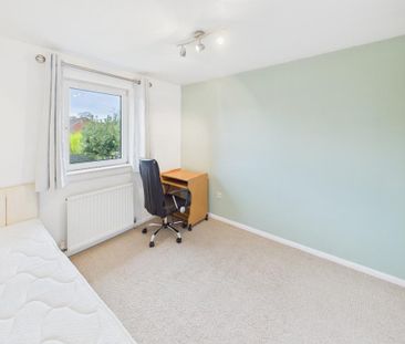 4 bedroom semi-detached house to rent - Photo 5