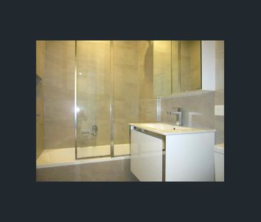 THREE BEDROOM TOWNHOUSE - Photo 4