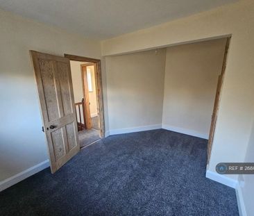 2 bedroom semi-detached house to rent - Photo 6