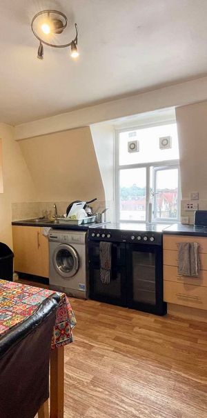 Large Room Available - N4 - Finsbury Park - Photo 1