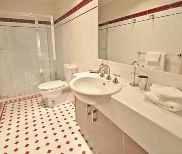 Room 5 (Non Ensuite) - Photo 3