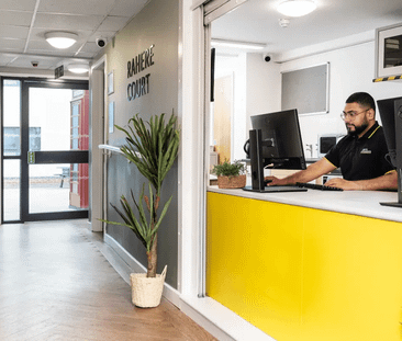 Large Standard Double Ensuite - Photo 3