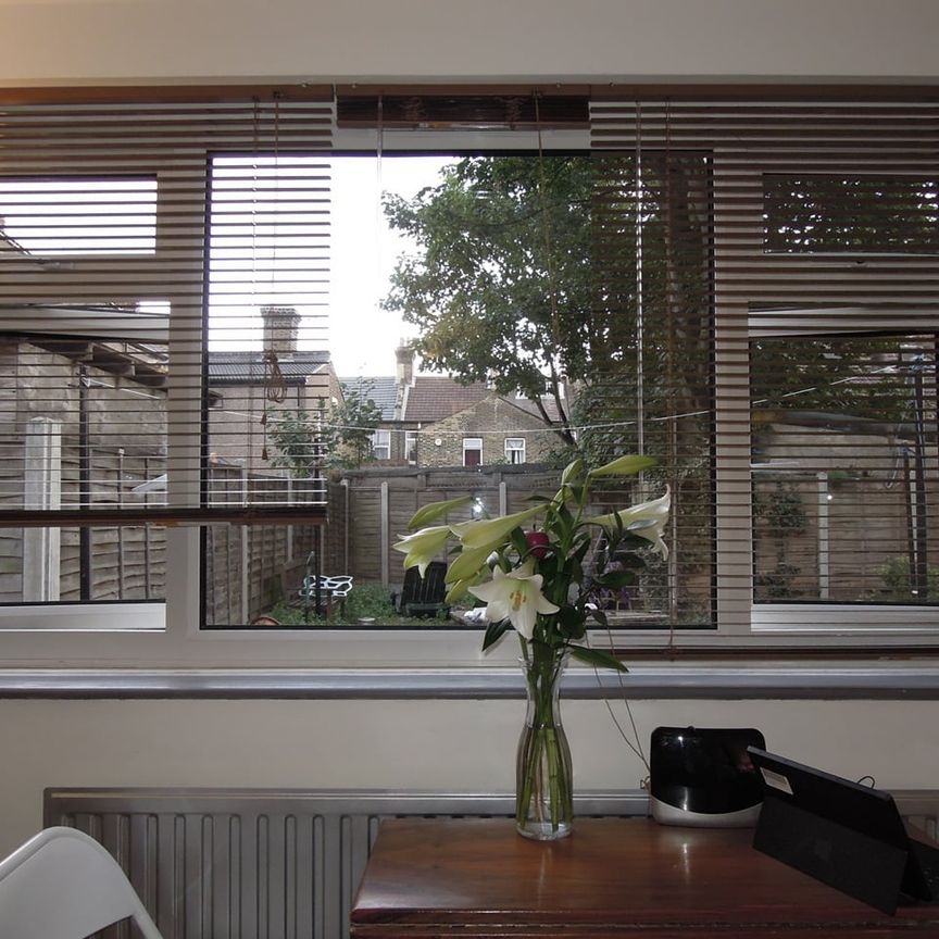 1 Bed Flat, Stratford, E15 - Photo 1