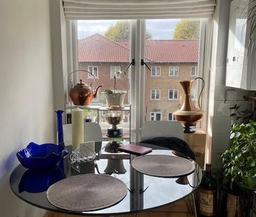 1 bedroom in a flat share to rent - Photo 1