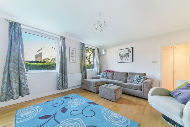 Chalmers House, SW11, London - Photo 1