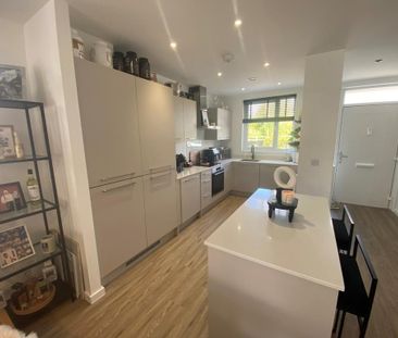 3 bedroom semi-detached house to rent - Photo 6