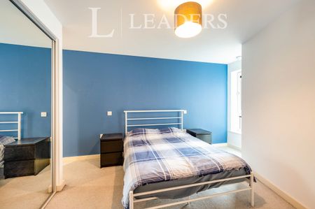 2 bedroom apartment to rent The Crescent, Gunwharf Quays, Portsmouth, PO1 - Photo 5