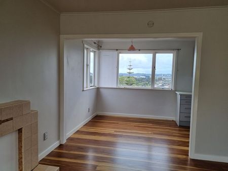 Sunny 3 bedroom house very close to Rangi - Photo 2