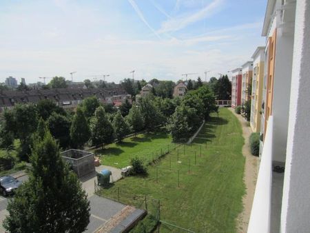 Sanierte 2,5 Zimmerwohnung mit Balkon - Photo 2