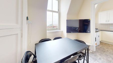 5 bedroom flat to rent - Photo 3