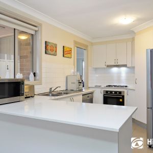 21 Mazari Grove, 2768, Stanhope Gardens Nsw - Photo 3