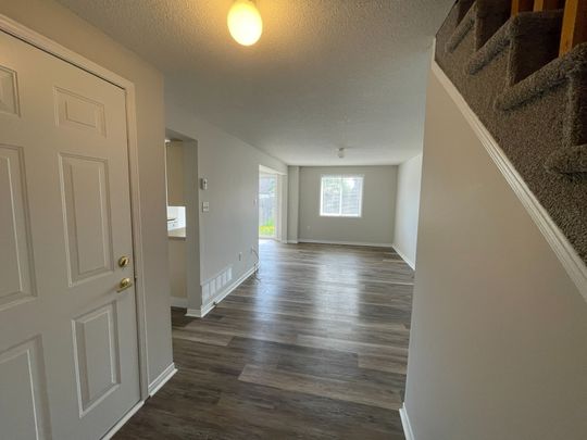 For Lease - 15 Coronation Parkway, Barrie, Ontario - Photo 1