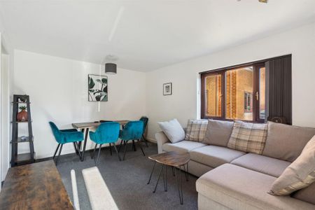 2 bedroom flat to rent - Photo 2