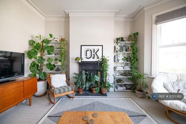 3 bedroom flat to rent - Photo 1