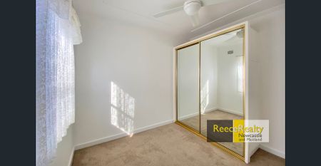 SPACIOUS FAMILY HOME - Photo 4