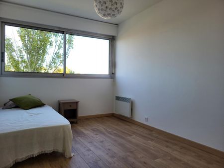 Appartement 4 pièces 81m2 MARSEILLE 9EME 1 280 euros - Photo 2