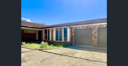 LOVELY SPACIOUS AND CONVENIENT 3 BR VILLA WITH GARAGE FOR RENT. AVAILABLE NOW... - Photo 4