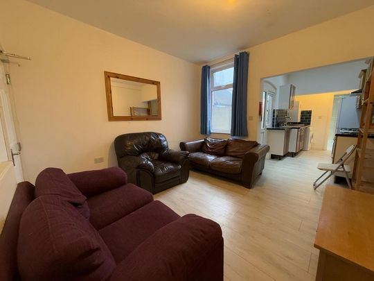 4 bedroom terraced house to rent - Photo 1