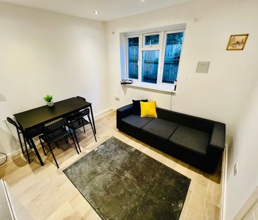 2 Bed Flat, Station Road, NW4 - Photo 4