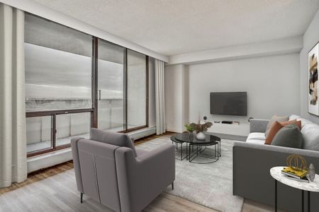 San Romanoway Apartments - Photo 2