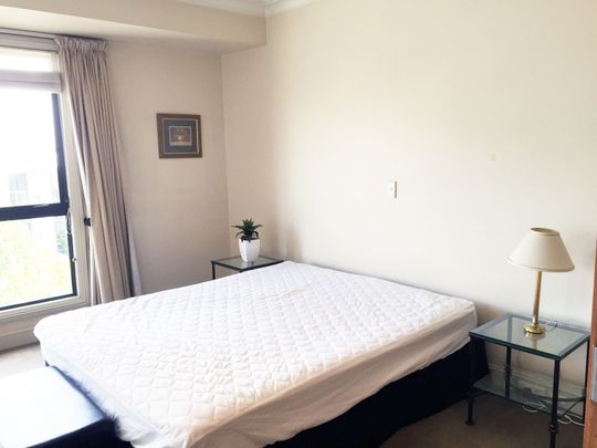Spacious Bedroom in CBD - Photo 1
