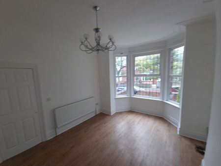 4 Bed Terraced House, Sycamore Avenue, LS15 - Photo 2