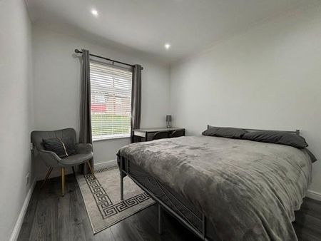 3 bedroom flat to rent - Photo 4