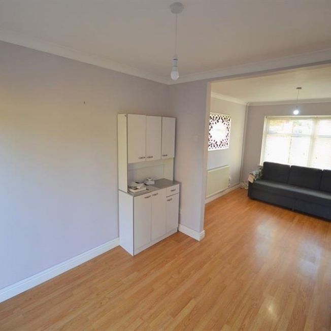 3 Bedroom Terraced To Let - Photo 1