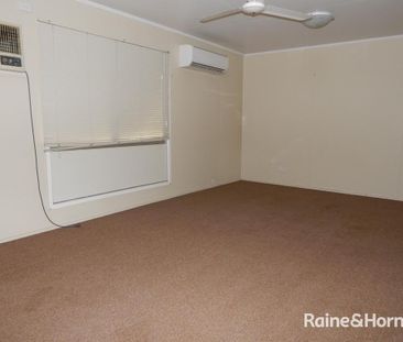 Three Bedroom with Air Conditioning Throughout - Photo 3