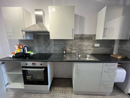 Studio Flat, Garratt Lane, SW17 - Photo 2