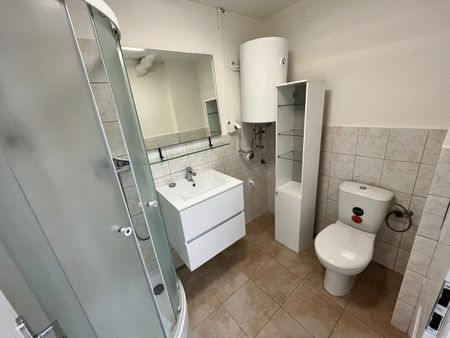 Pronájem bytu 1+1 • 40 m² bez realitkyUžocká, Praha - Vršovice - Photo 2
