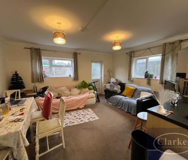 5 bedroom detached house to rent - Photo 2