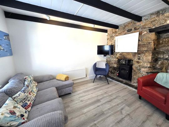 2 bedroom end of terrace house to rent - Photo 1