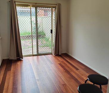 THREE BEDROOM TOWNHOUSE IN HEART OF ST MARYS!!! - Photo 1