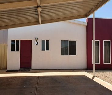 3 Bed, 3 Bathroom Fully Furnished in Legends Estate - Photo 4